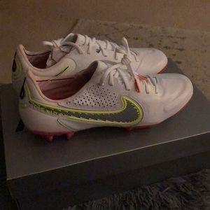 Bran new Legend 9 Elite FG